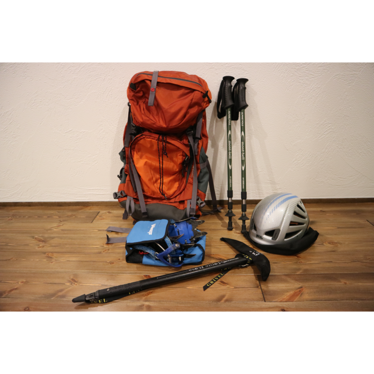 登山用具セット(雪山対応) ザック、トレッキングポール、アイゼン、ヘルメット、ピッケル